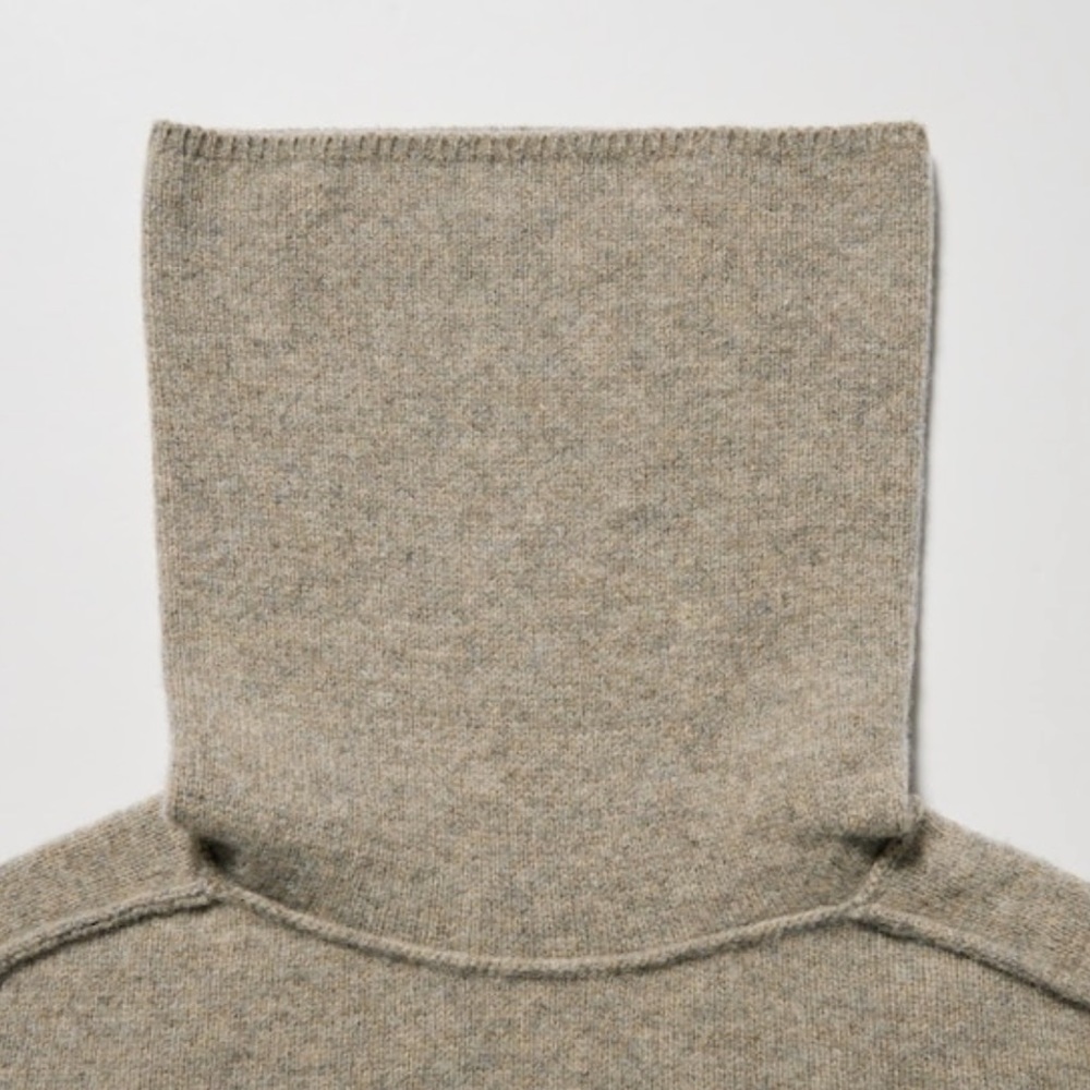 Uniqlo U Premium Lambswool Turtleneck Sweater NWT - Picture 2 of 9
